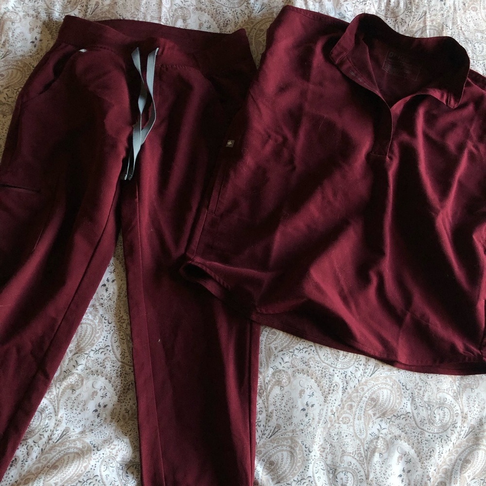 NEVER WORN Dark red Figs set